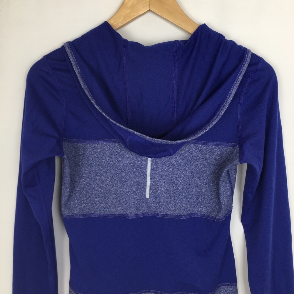 Nike Running Lightweight Hooded Shirt Long Sleeve Blue Strip Women’s Size Small - Picture 10 of 13
